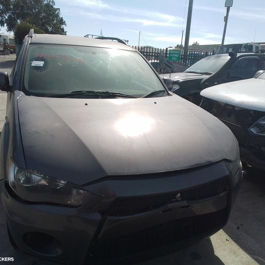 2010 Mitsubishi Outlander Rear Bumper 2010 Mitsubishi Outlander Rear Bumper