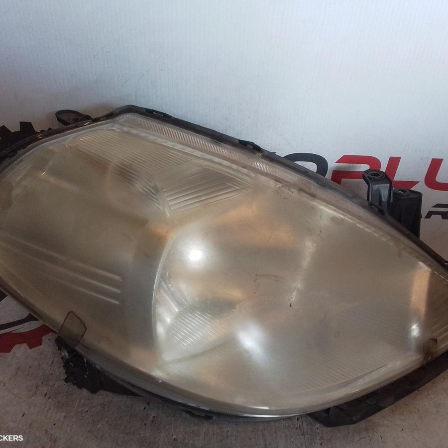 2007 Nissan Tiida Right Headlamp 2007 Nissan Tiida Right Headlamp