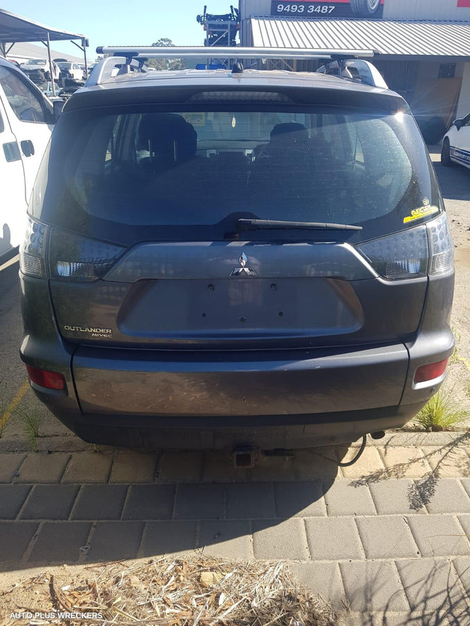 2010 Mitsubishi Outlander Rear Bumper 2010 Mitsubishi Outlander Rear Bumper