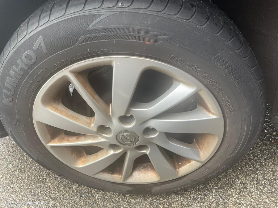 2013 Nissan Pulsar Right Rear Door Sliding 2013 Nissan Pulsar Right Rear Door Sliding