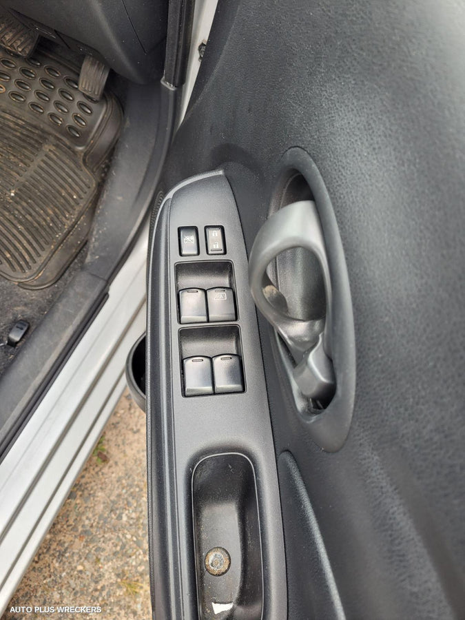 2013 Nissan Almera Right Rear Door Sliding 2013 Nissan Almera Right Rear Door Sliding