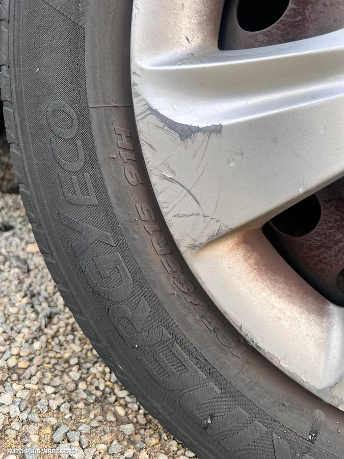 2012 Hyundai Elantra Washer Bottle 2012 Hyundai Elantra Washer Bottle