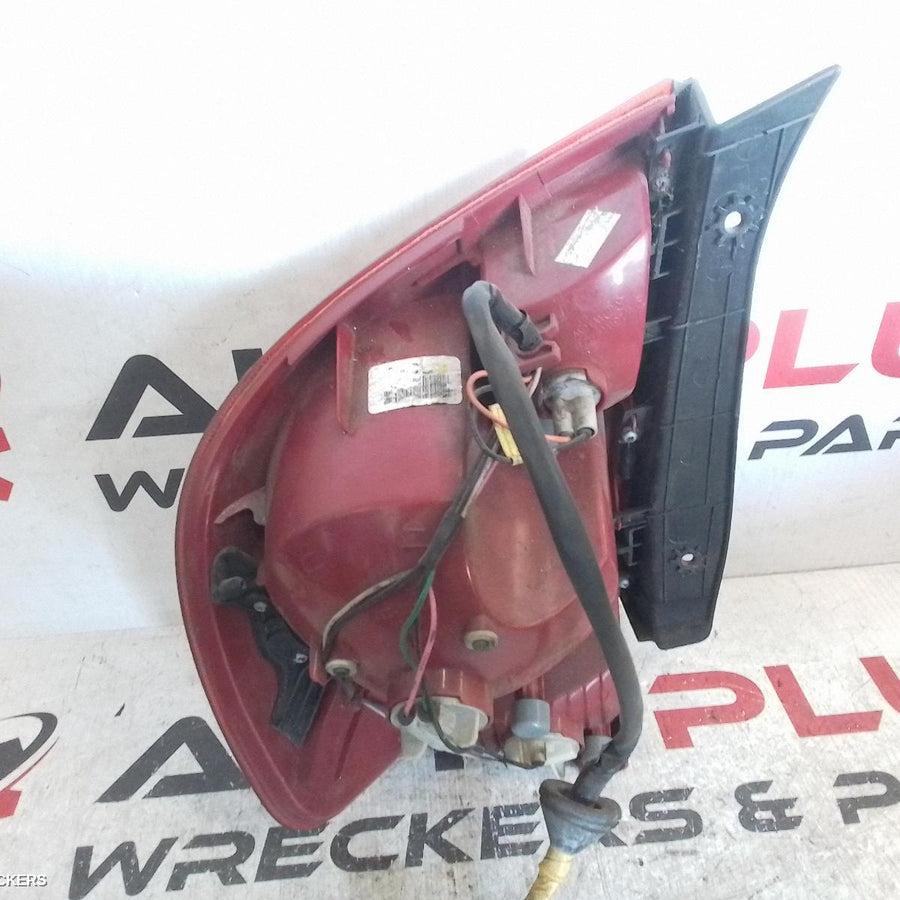 2003 Hyundai Accent Left Taillight 2003 Hyundai Accent Left Taillight