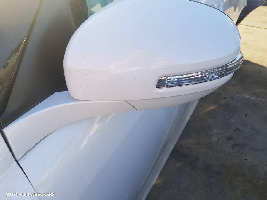 2015 Suzuki Swift Right Front Door Window 2015 Suzuki Swift Right Front Door Window