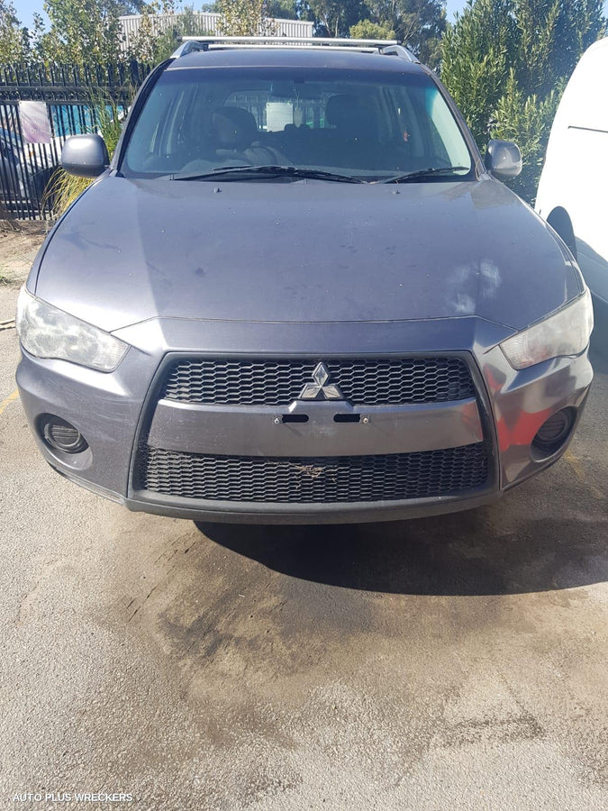 2010 Mitsubishi Outlander Rear Bumper 2010 Mitsubishi Outlander Rear Bumper