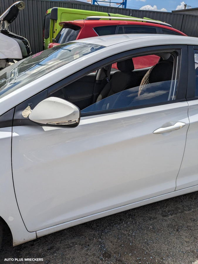 2011 Hyundai Elantra Rear Garnish 2011 Hyundai Elantra Rear Garnish