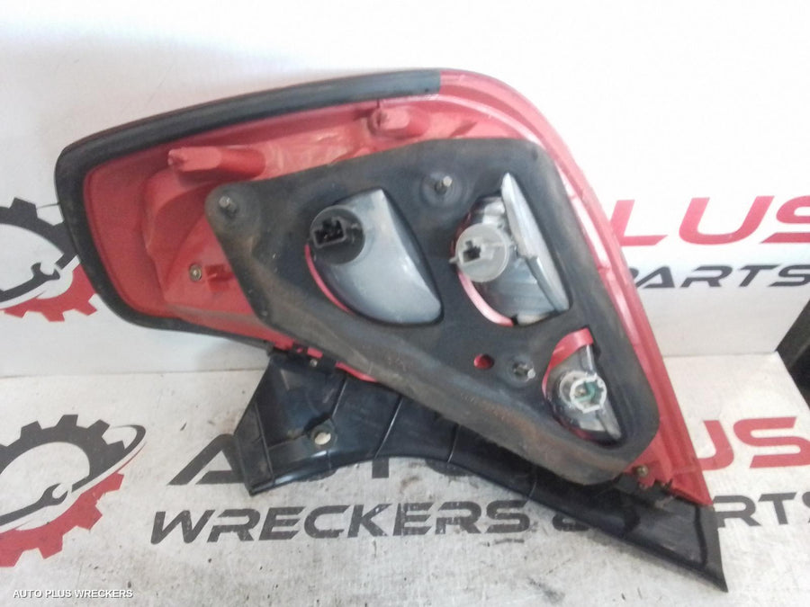 2005 Nissan Maxima Left Taillight 2005 Nissan Maxima Left Taillight