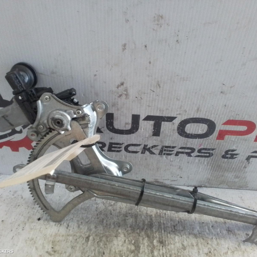 2006 Toyota Hiace Right Front Window Reg Motor 2006 Toyota Hiace Right Front Window Reg Motor