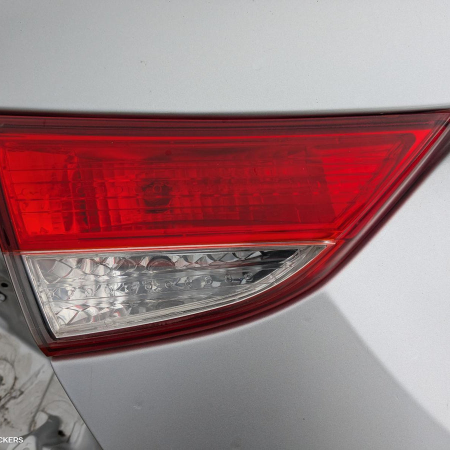 2013 Hyundai Elantra Rear Garnish 2013 Hyundai Elantra Rear Garnish