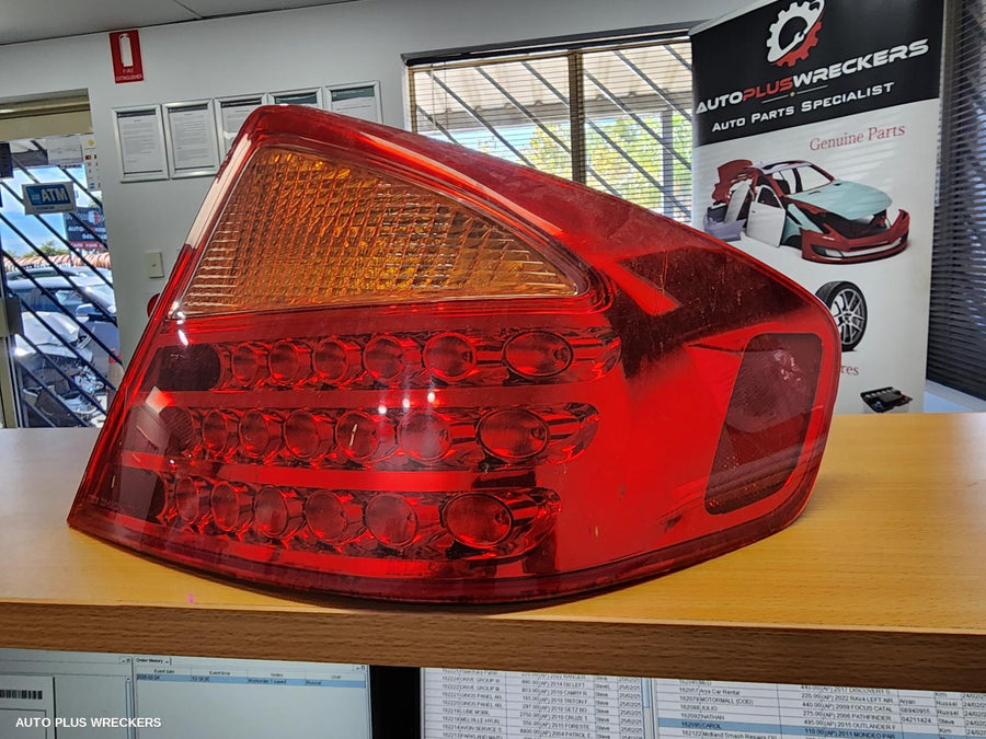2003 Nissan Skyline Right Taillight 2003 Nissan Skyline Right Taillight