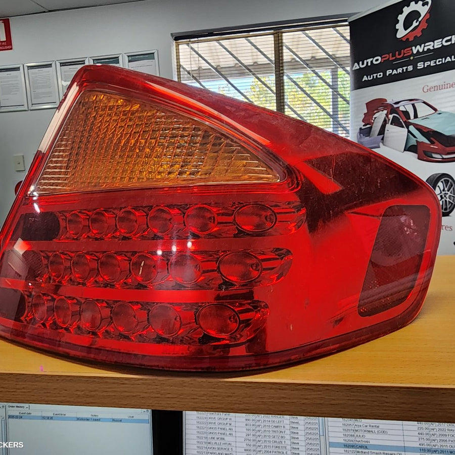 2003 Nissan Skyline Right Taillight 2003 Nissan Skyline Right Taillight