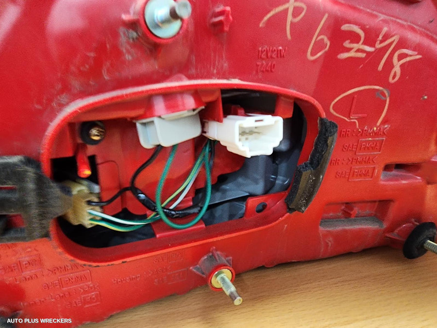 2003 Nissan Skyline Left Taillight 2003 Nissan Skyline Left Taillight