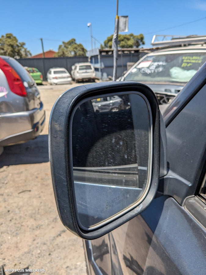 2005 Mitsubishi Pajero Right Front Door 2005 Mitsubishi Pajero Right Front Door