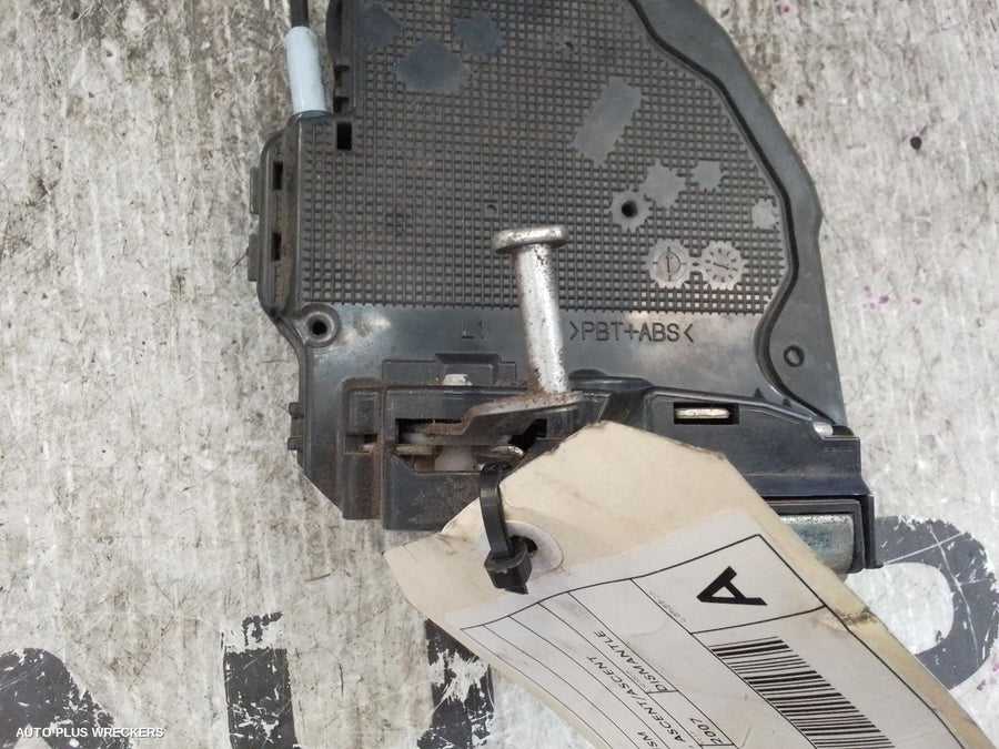 2007 Toyota Corolla Door Boot Gate Lock 2007 Toyota Corolla Door Boot Gate Lock