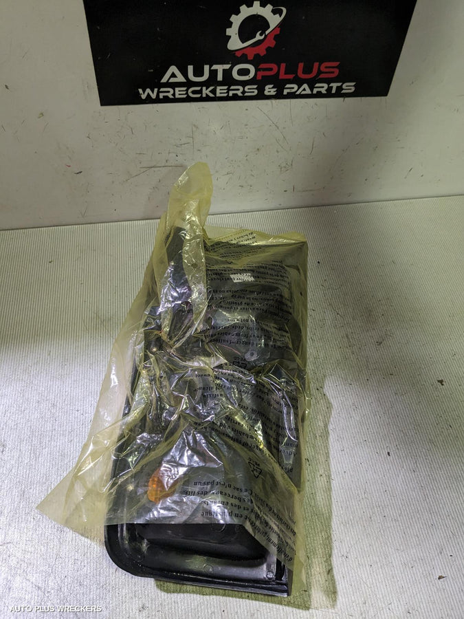 1997 Toyota Landcruiser Left Taillight 1997 Toyota Landcruiser Left Taillight