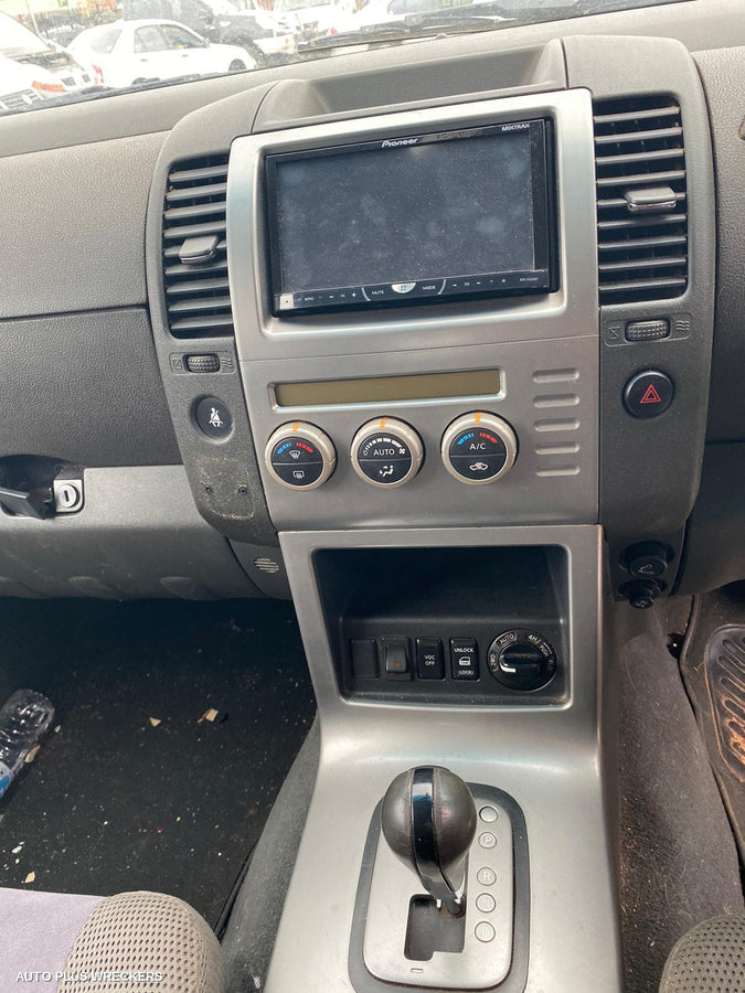 2007 Nissan Pathfinder Grille 2007 Nissan Pathfinder Grille