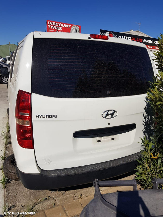 2011 Hyundai Iload/imax Rear Bumper 2011 Hyundai Iload/imax Rear Bumper