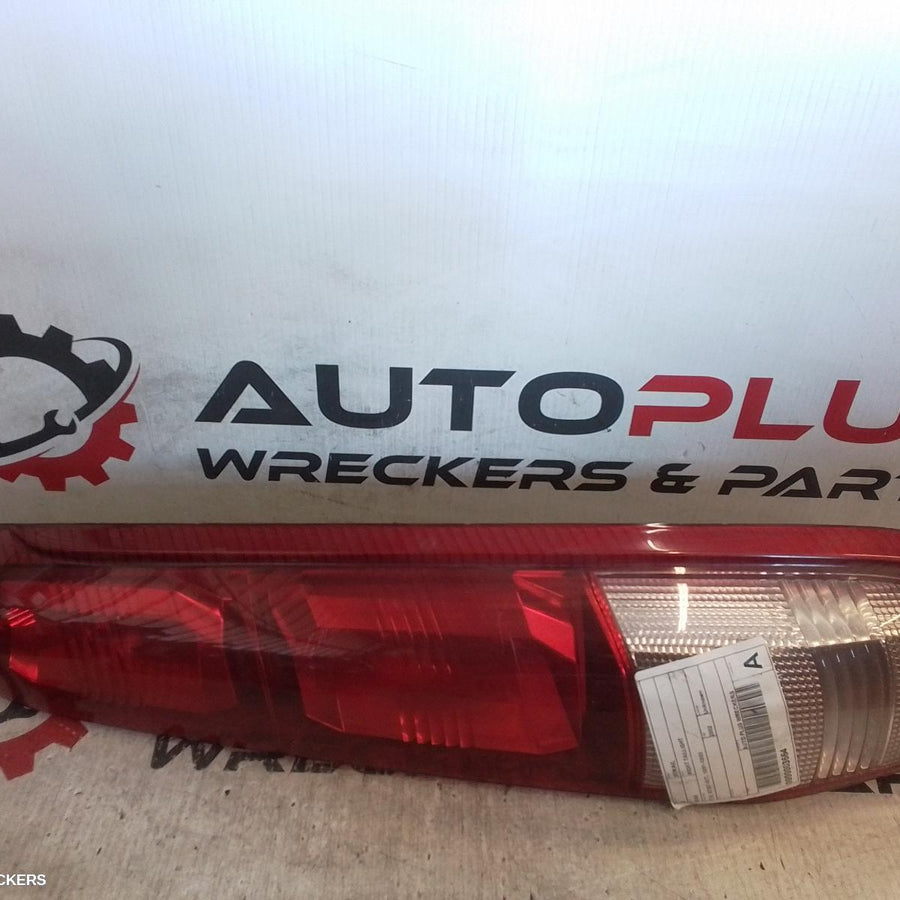 2002 Nissan Xtrail Right Taillight 2002 Nissan Xtrail Right Taillight