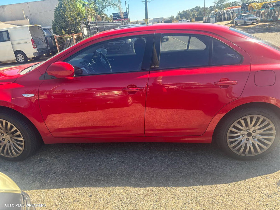 2010 Suzuki Kizashi Right Front Door Window 2010 Suzuki Kizashi Right Front Door Window