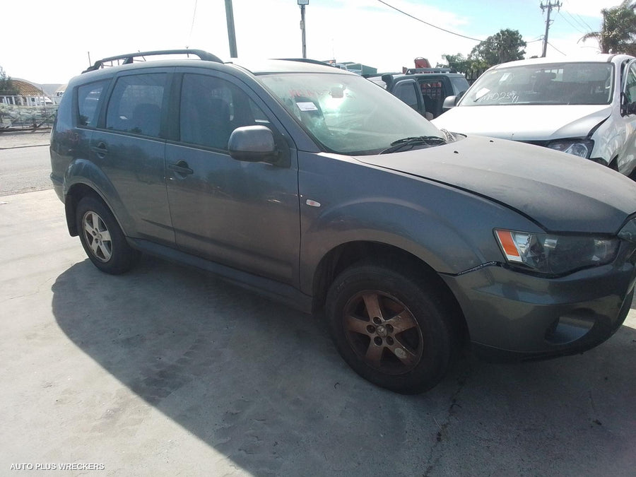 2010 Mitsubishi Outlander Rear Bumper 2010 Mitsubishi Outlander Rear Bumper