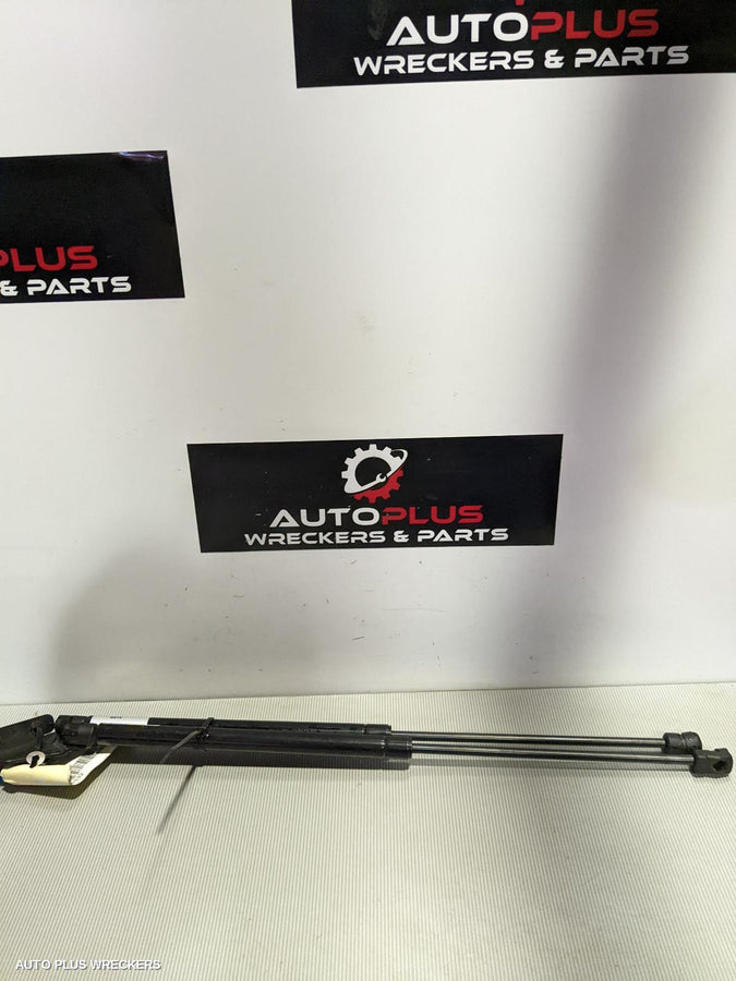 2011 Nissan Dualis Hatch Strut 2011 Nissan Dualis Hatch Strut