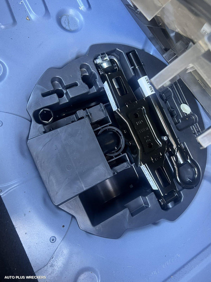 2015 Renault Clio Left Taillight