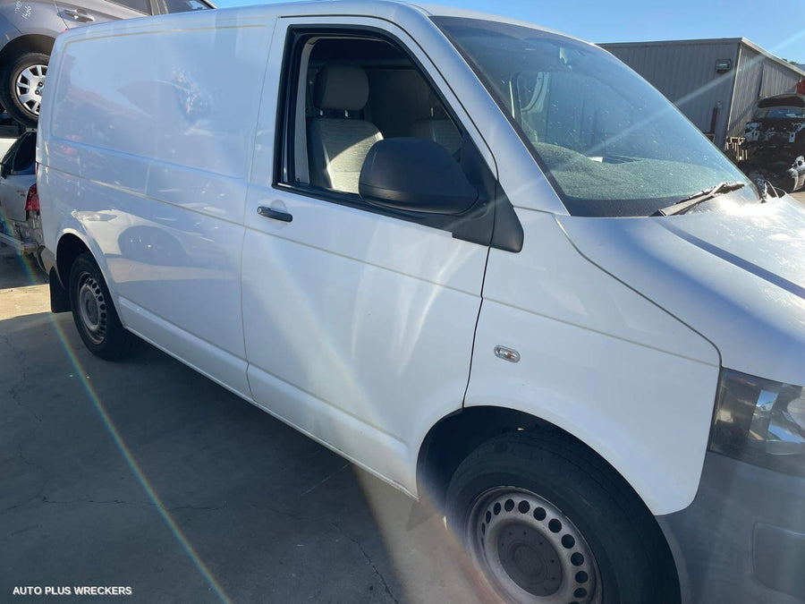 2011 Volkswagen Transporter Left Guard