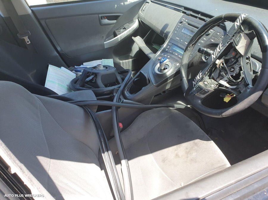 2010 Toyota Prius Left Front Door