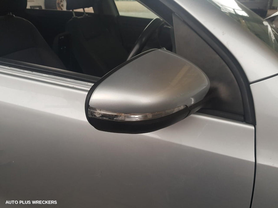 2010 Volkswagen Golf Left Taillight