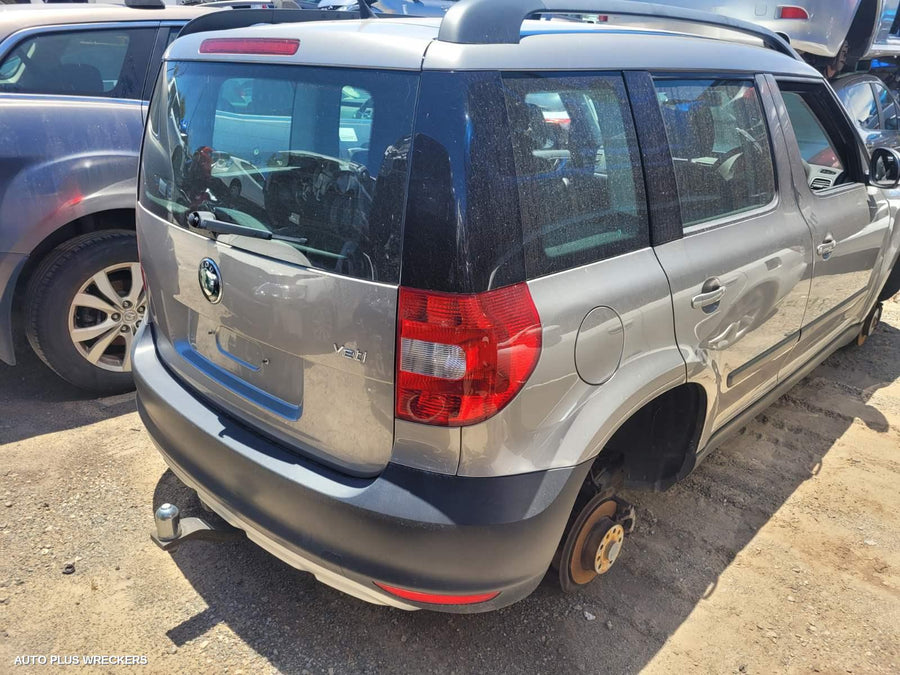 2012 Skoda Yeti Left Door Mirror