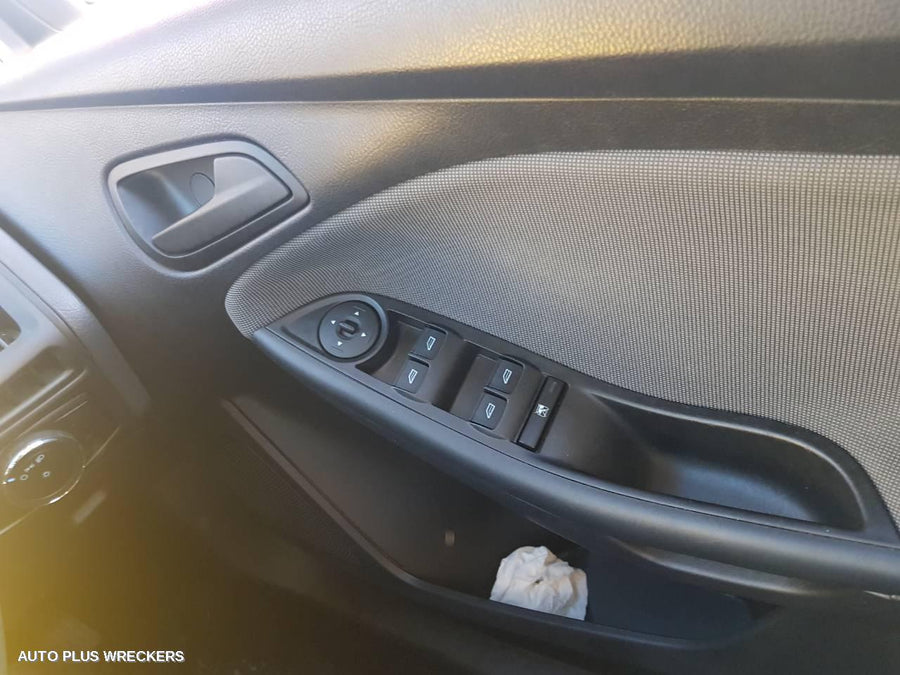 2014 Ford Focus Right Headlamp