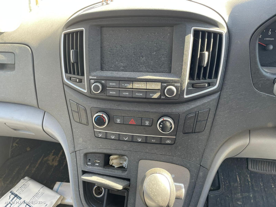 2019 Hyundai Iload/imax Right Front Door Window