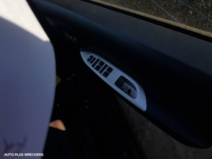 2006 Toyota Yaris Right Rear Door Window