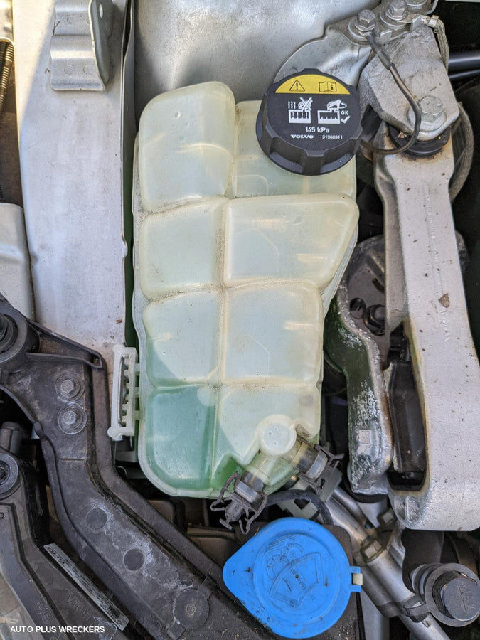 2016 Volvo S40 Left Front Door