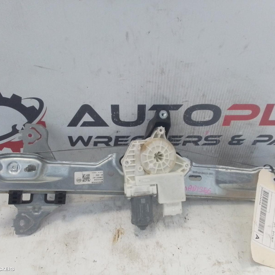 2017-2021 Nissan Qashqai Left Front Window Reg Motor