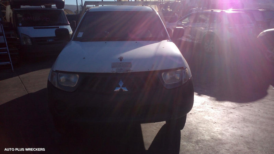 2007 Mitsubishi Triton Right Front Window Reg Motor