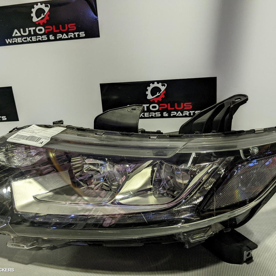 2015-2018 Mitsubishi Outlander Left Headlamp