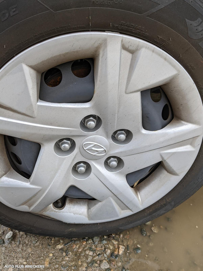2019-2026 Hyundai Venue Right Front Door Window