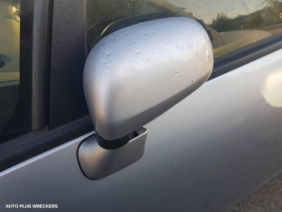 2005 Mitsubishi Colt Right Taillight