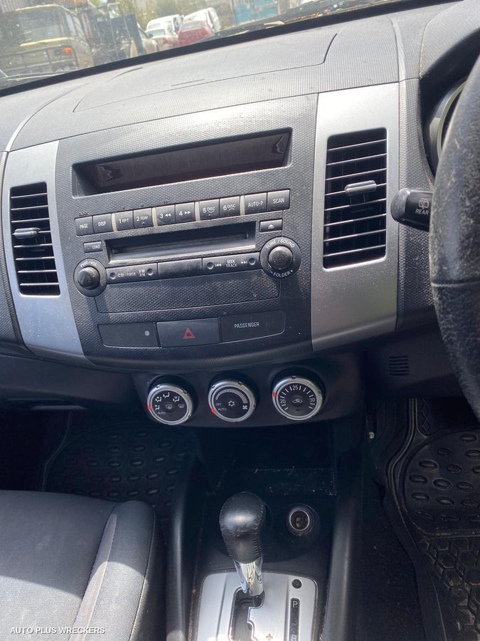 2008 Mitsubishi Outlander Rear Garnish