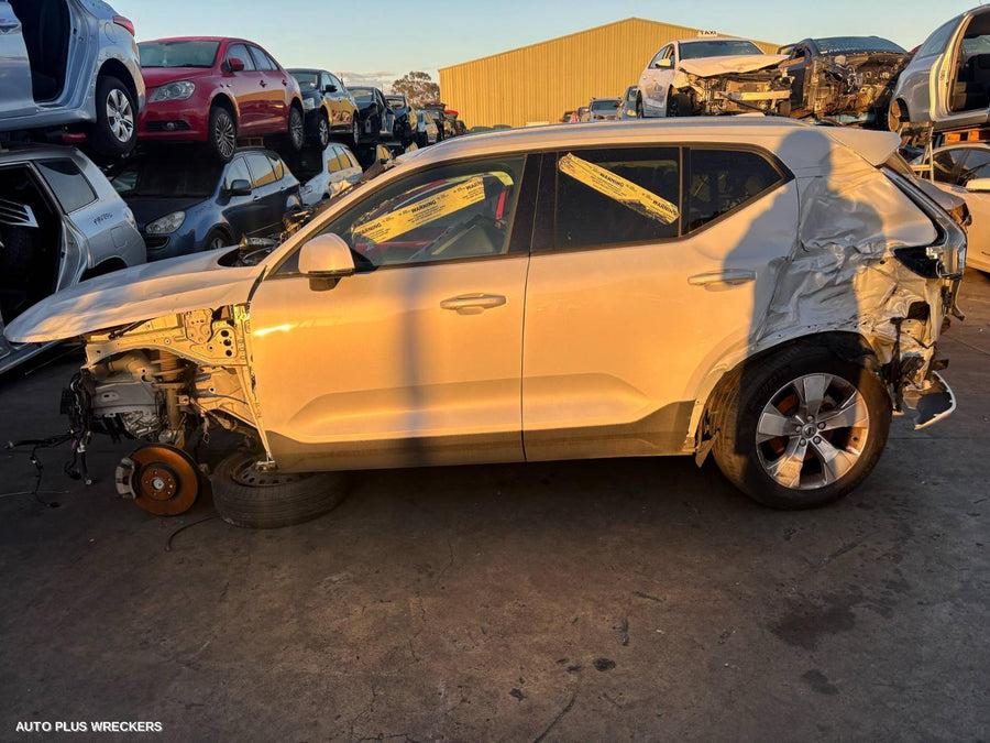 2022 Volvo Xc40 Left Driveshaft