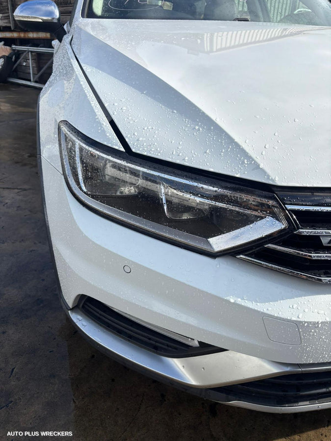 2015-2019 Volkswagen Passat Right Taillight