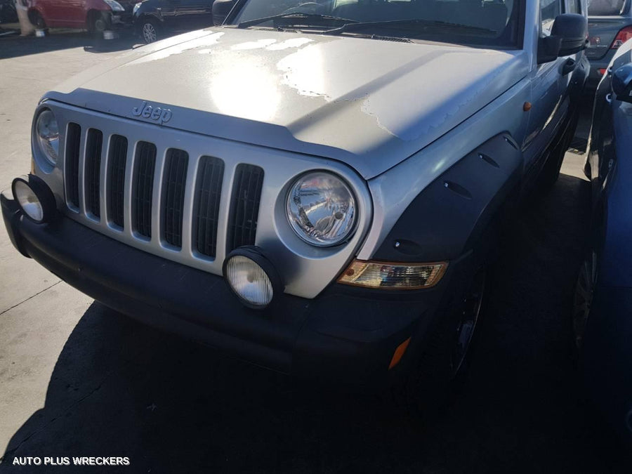 2005 Jeep Cherokee Left Front Door