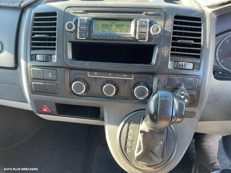 2011 Volkswagen Transporter Front Seat