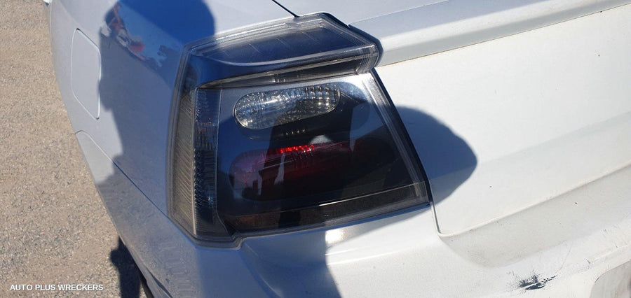 2006 Mitsubishi 380 Right Headlamp