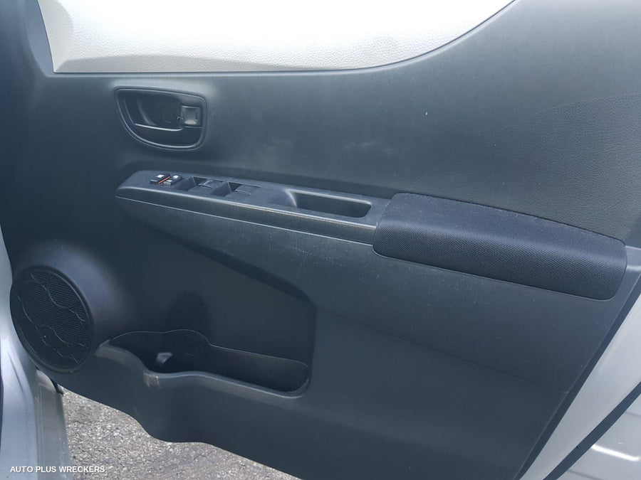 2012 Toyota Yaris Radio Cd Dvd Sat Tv