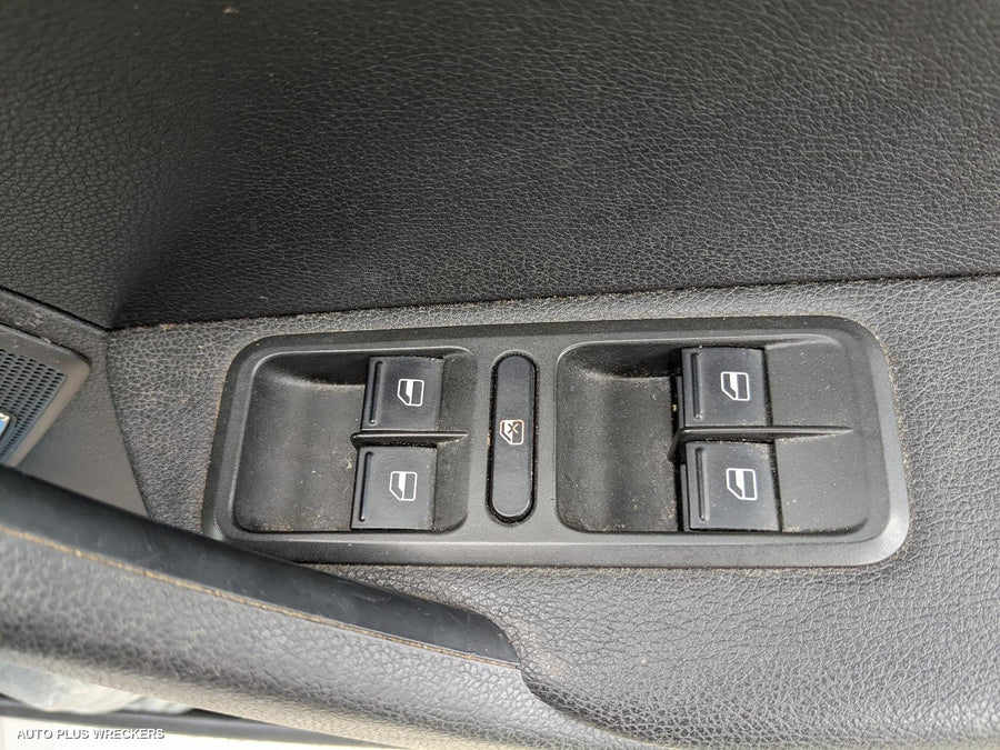2016 Skoda Yeti Left Front Door