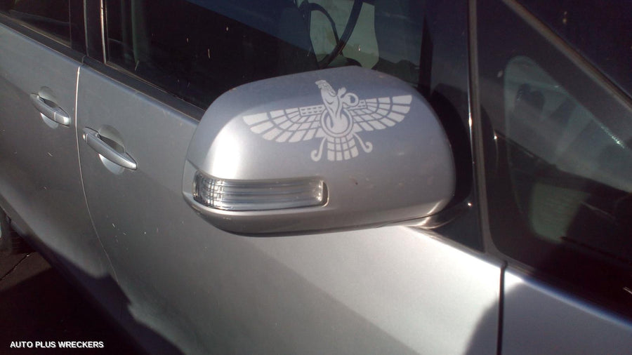 2007 Toyota Tarago Bonnet