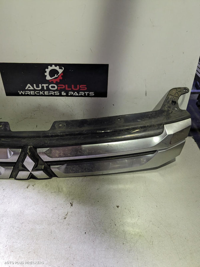 2013-2015 Mitsubishi Outlander Grille