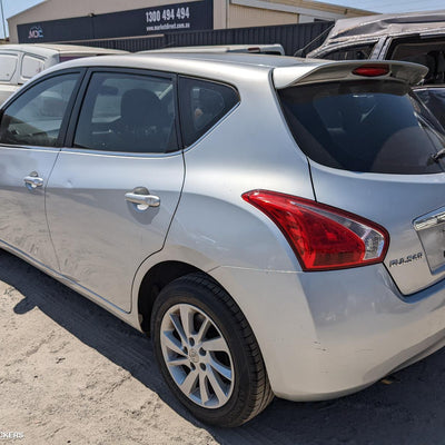 2013 Nissan Pulsar Grille